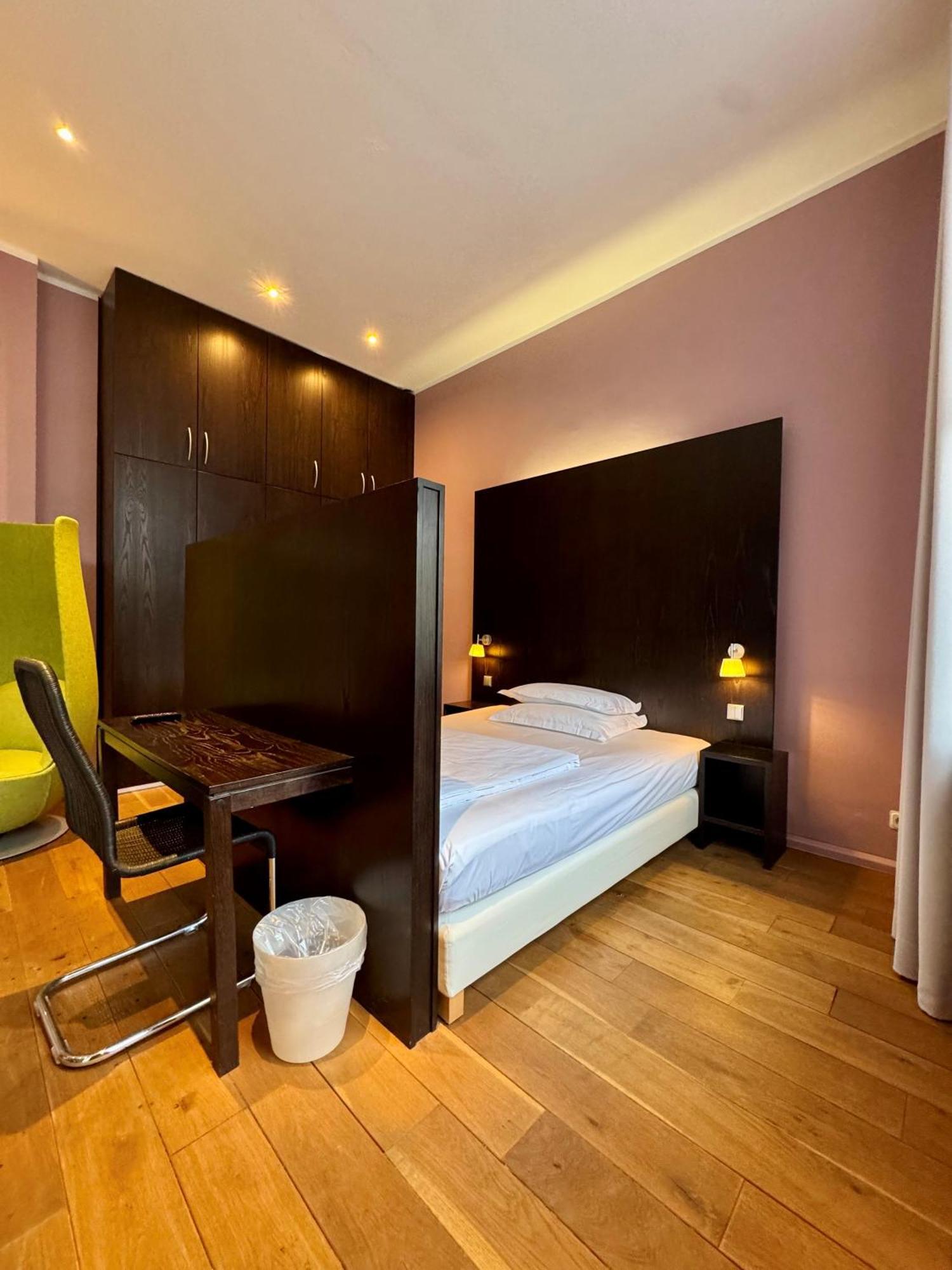The New Yorker Hotel Koeln-Messe Exterior foto