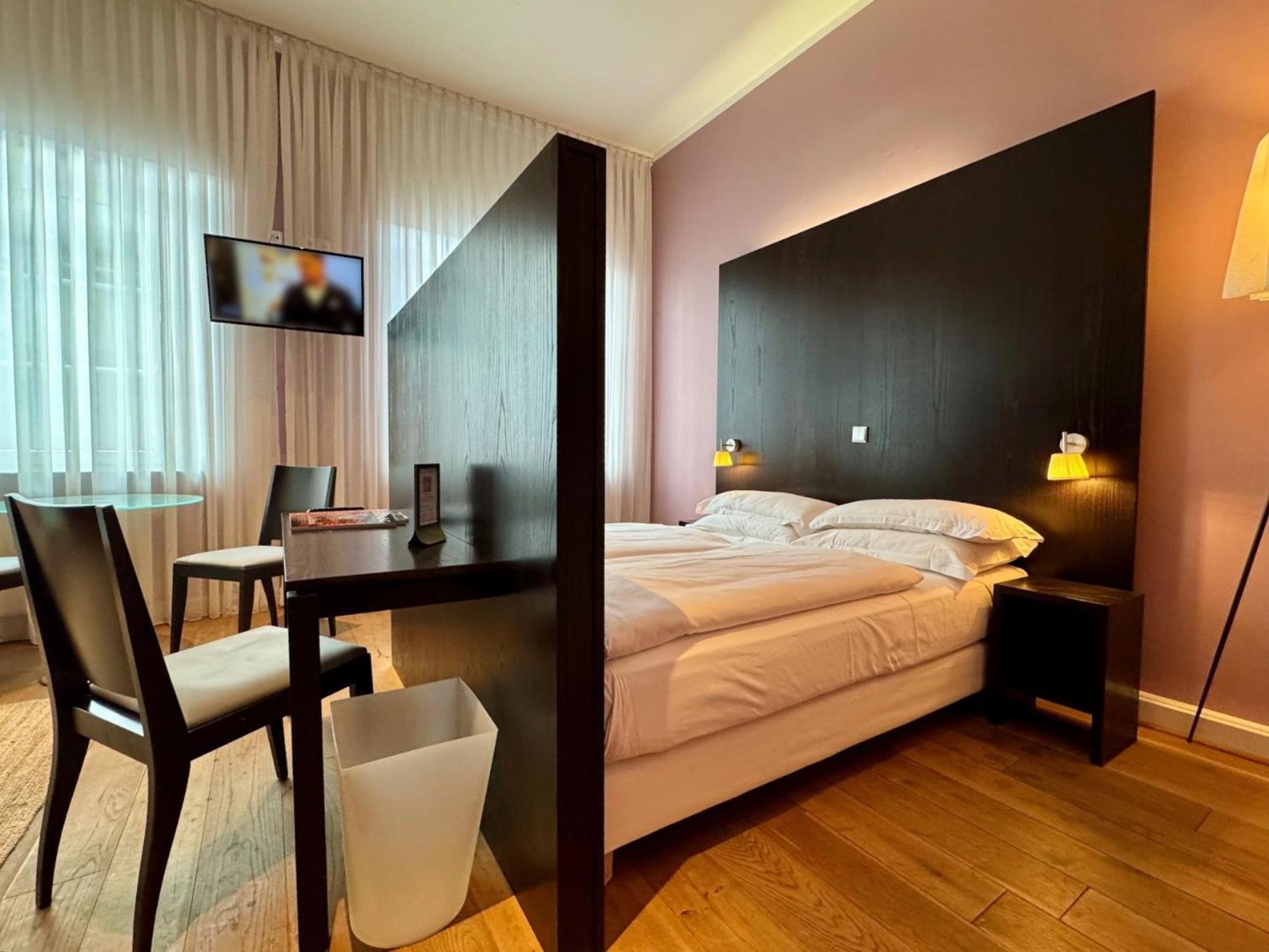 The New Yorker Hotel Koeln-Messe Exterior foto